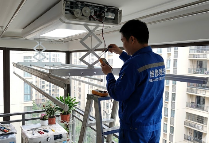 2026 必睇!電動晾衫架維修全攻略:壞咗唔使即刻換?教你慳錢自救法 + 香港維修師傅推薦!