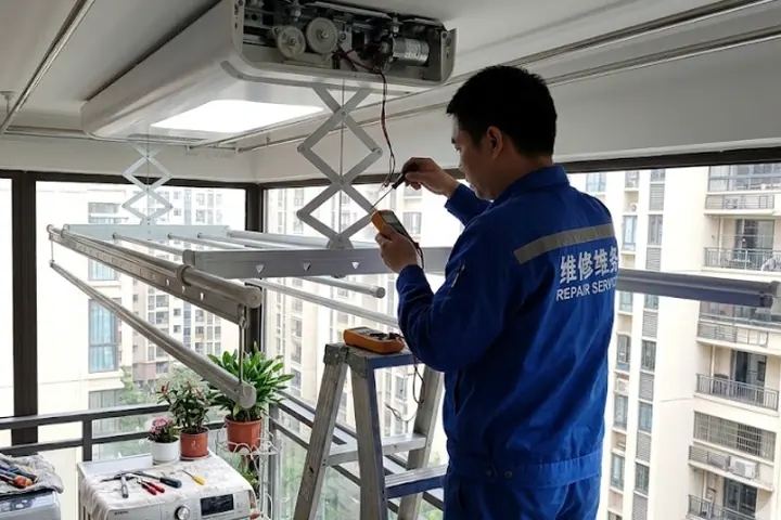 2026 必睇！電動晾衫架維修全攻略：壞咗唔使即刻換？教你慳錢自救法 + 香港維修師傅推薦！